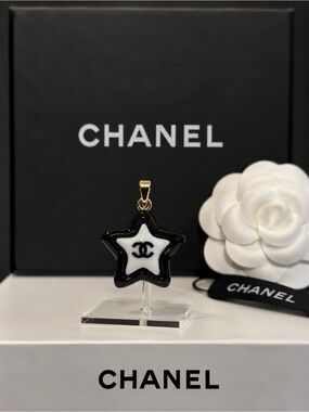 CHANEL stamped Black & White Star CC Logo Pendant Charm zipper pull